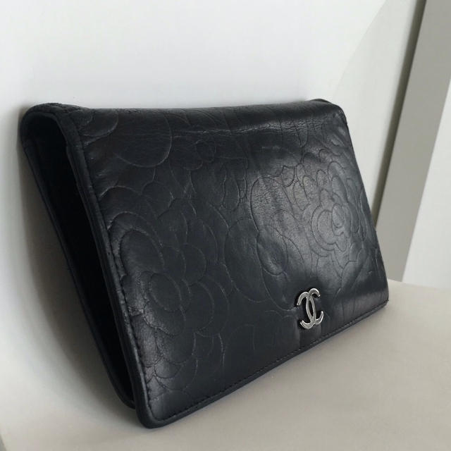 CHANEL(シャネル)の♡可愛い型押しカメリア♡正規品 レディースのファッション小物(財布)の商品写真