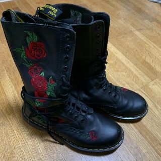 ドクターマーチン(Dr.Martens)の最終値下げドクターマーチン薔薇刺繍ブーツ　レア(ブーツ)