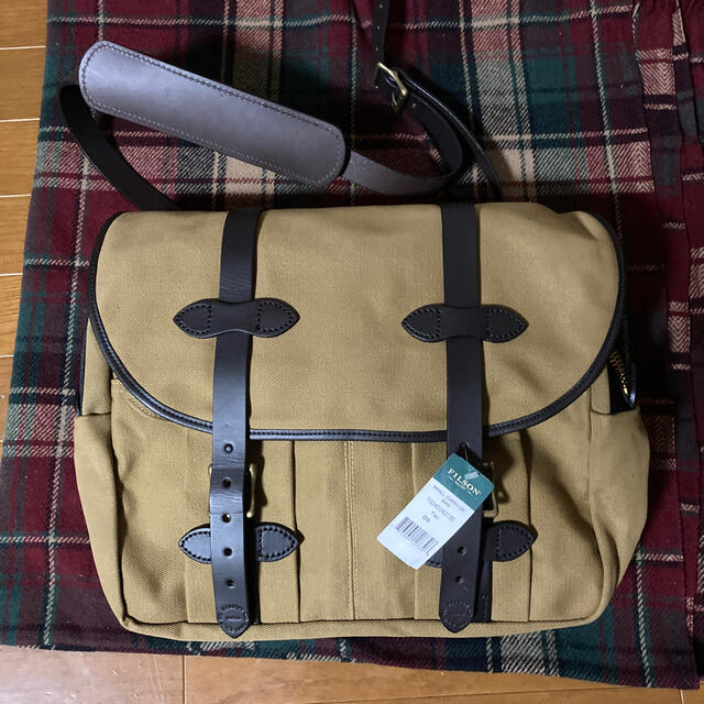 FILSON(フィルソン)のＦIＬＳＯＮ　フィルソン　ファスナー付きショルダーバッグ（新品未使用） メンズのバッグ(ショルダーバッグ)の商品写真