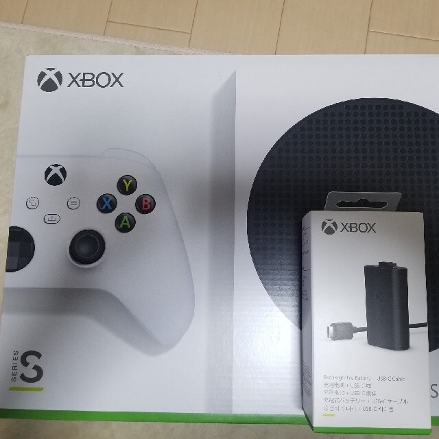 Xbox(エックスボックス)のXBOX series s　コントローラー用充電バッテリー付　エコバッグ付 エンタメ/ホビーのゲームソフト/ゲーム機本体(家庭用ゲーム機本体)の商品写真