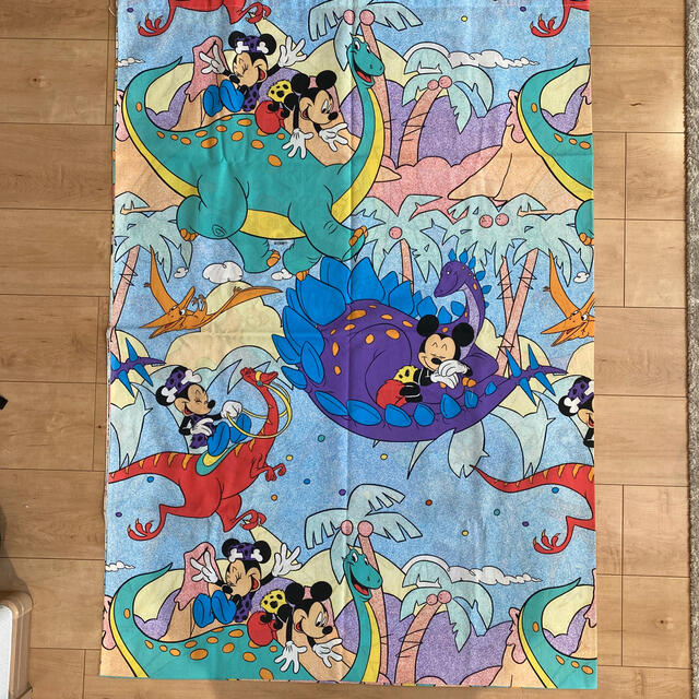 Disney(ディズニー)のmohe様専用　恐竜ミキミニ　ビンテージシーツ　フラット1/4 ハンドメイドの素材/材料(生地/糸)の商品写真