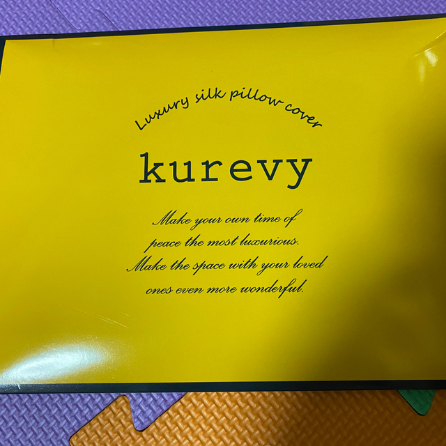 kurevy シルク枕カバー(シルバー,43×63cm,2枚)&シルクシュシュ  インテリア/住まい/日用品の寝具(枕)の商品写真