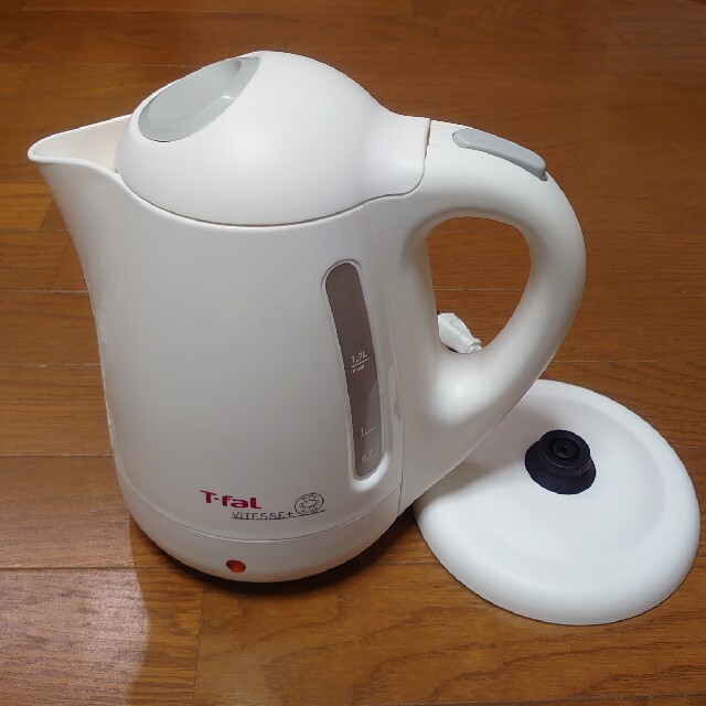 T-fal(ティファール)のT-fal　電気ケトル　ニューヴィテスプラス　1.7L スマホ/家電/カメラの生活家電(電気ケトル)の商品写真