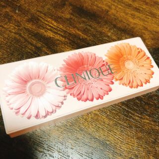 クリニーク(CLINIQUE)のねこ様専用🌸クリニーク チークポップ オン ザ グロウ トリオパレット(限定)(チーク)