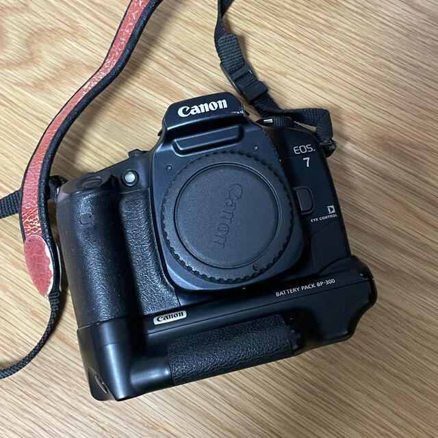 スマホ/家電/カメラフィルムカメラ　Canon EOS 7(動作確認済) バッテリーパック付き