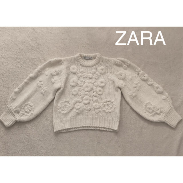 ZARA(ザラ)のZARA フラワー刺繍　ニット　パフスリーブ レディースのトップス(ニット/セーター)の商品写真