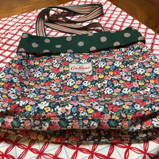 キャスキッドソン(Cath Kidston)のキャスキットソン　2ウェイ　リバーシブル　花柄&ドット柄ショルダーバック(ショルダーバッグ)