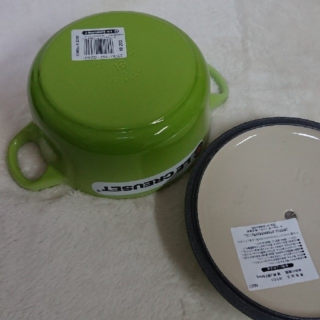 LE CREUSET(ルクルーゼ)のル・クルーゼ 16cm ココットロンド フルーツグリーン インテリア/住まい/日用品のキッチン/食器(鍋/フライパン)の商品写真