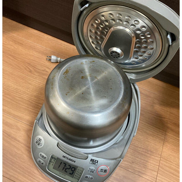三菱電機(ミツビシデンキ)の三菱　炊飯器　5.5合炊き スマホ/家電/カメラの調理家電(炊飯器)の商品写真