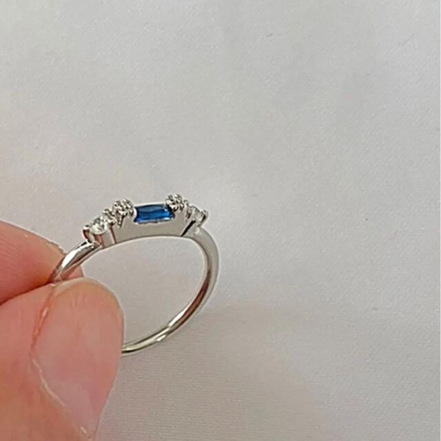 【未使用新品】カラーストーンとジルコニアのシンプルリングWGブルー レディースのアクセサリー(リング(指輪))の商品写真