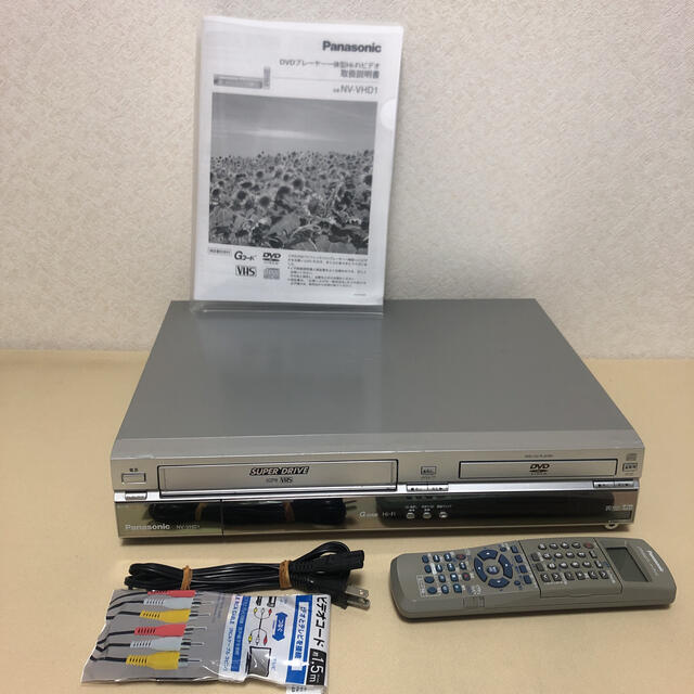 Panasonic(パナソニック)のパナソニック NV-VHD1 DVD・一体型VHSビデオ純正リモコン付 スマホ/家電/カメラのテレビ/映像機器(DVDプレーヤー)の商品写真