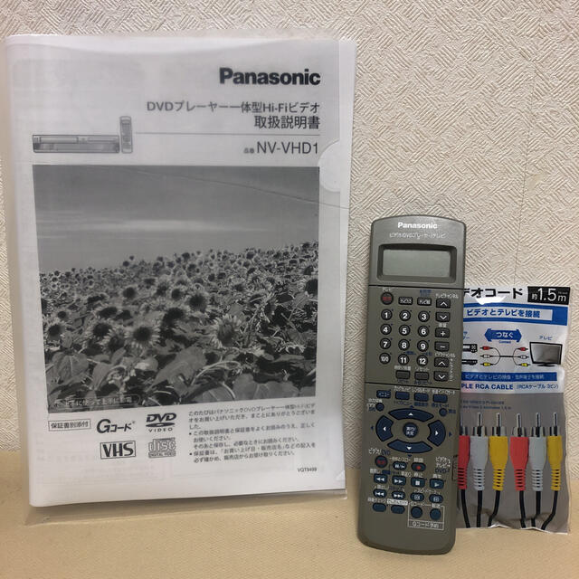 Panasonic(パナソニック)のパナソニック NV-VHD1 DVD・一体型VHSビデオ純正リモコン付 スマホ/家電/カメラのテレビ/映像機器(DVDプレーヤー)の商品写真