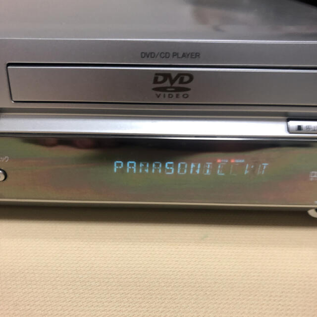 Panasonic(パナソニック)のパナソニック NV-VHD1 DVD・一体型VHSビデオ純正リモコン付 スマホ/家電/カメラのテレビ/映像機器(DVDプレーヤー)の商品写真