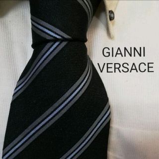 ジャンニヴェルサーチ(Gianni Versace)の美品★GIANNI VERSACEヴェルサーチ★正統派ストライプ★高級ネクタイ★(ネクタイ)