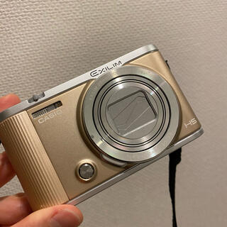 カシオ(CASIO)のCASIO EXILIM ゴールド　カメラ『お値下げします』(コンパクトデジタルカメラ)