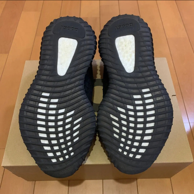 adidas(アディダス)のmaimaiさん専用　アディダス イージーブースト350 V2 24.5cm レディースの靴/シューズ(スニーカー)の商品写真