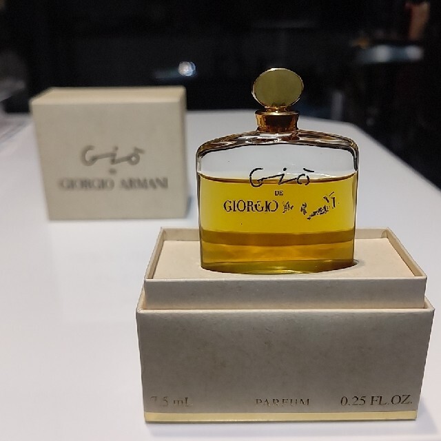 Giorgio Armani(ジョルジオアルマーニ)のジョルジオ・アルマーニ　香水　7.5ml コスメ/美容の香水(香水(女性用))の商品写真