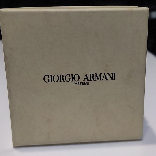 Giorgio Armani(ジョルジオアルマーニ)のアルマーニ　香水　ミニボトル コスメ/美容の香水(香水(女性用))の商品写真