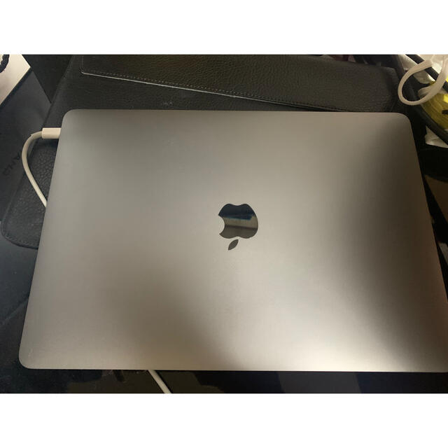 Apple(アップル)のMacBook Air 2019 128GB スマホ/家電/カメラのPC/タブレット(ノートPC)の商品写真