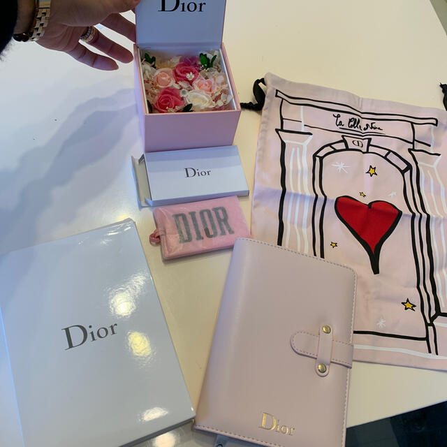 Dior(ディオール)のちび怪獣様専用ディオールノベルティーセット　巾着　手帳　ミラー　お花 エンタメ/ホビーのコレクション(ノベルティグッズ)の商品写真
