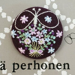 ミナペルホネン(mina perhonen)のミナペルホネンお花の刺繍☆ヘアゴムorブローチ☆ハンドメイド(ヘアアクセサリー)