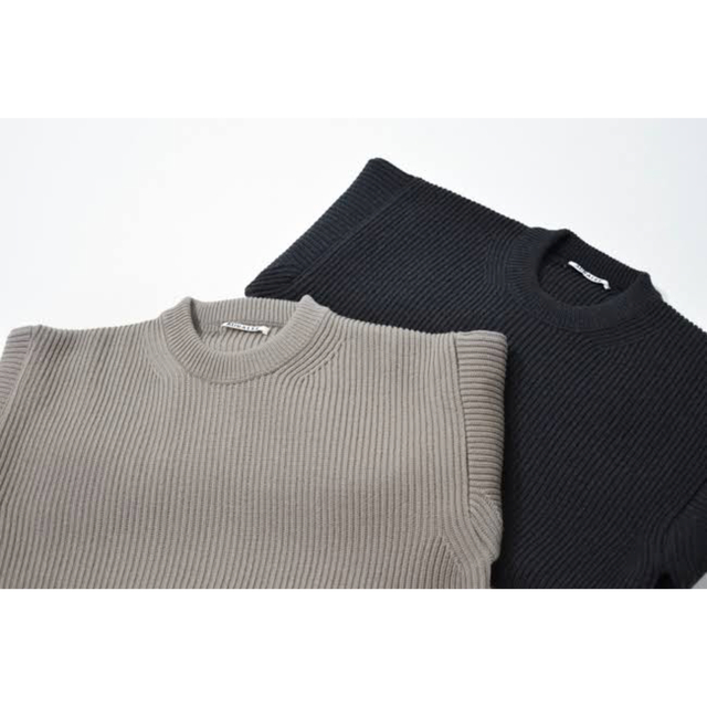 オーラリー SUPER FINE WOOL RIB KNIT ネイビー メンズのトップス(ニット/セーター)の商品写真