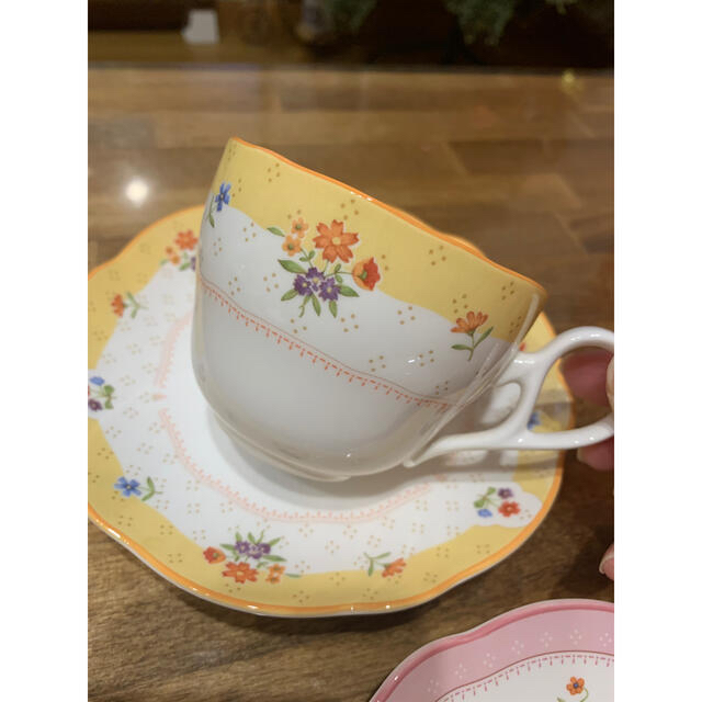 Noritake(ノリタケ)のノリタケ トゥルーラブ カップ&ソーサー 2客 ピンク イエロー インテリア/住まい/日用品のキッチン/食器(食器)の商品写真