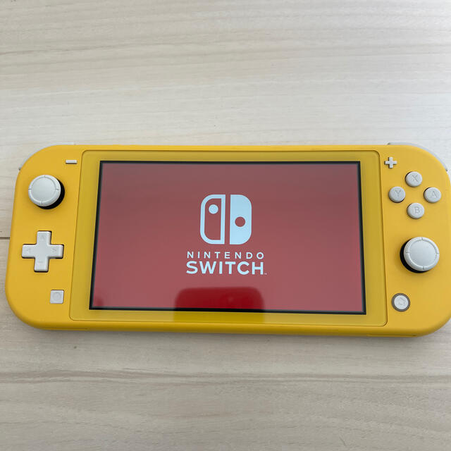 Nintendo Switch(ニンテンドースイッチ)のNintendo Switch Lite  イエロー　スイッチ　ライト　本体のみ エンタメ/ホビーのゲームソフト/ゲーム機本体(家庭用ゲーム機本体)の商品写真