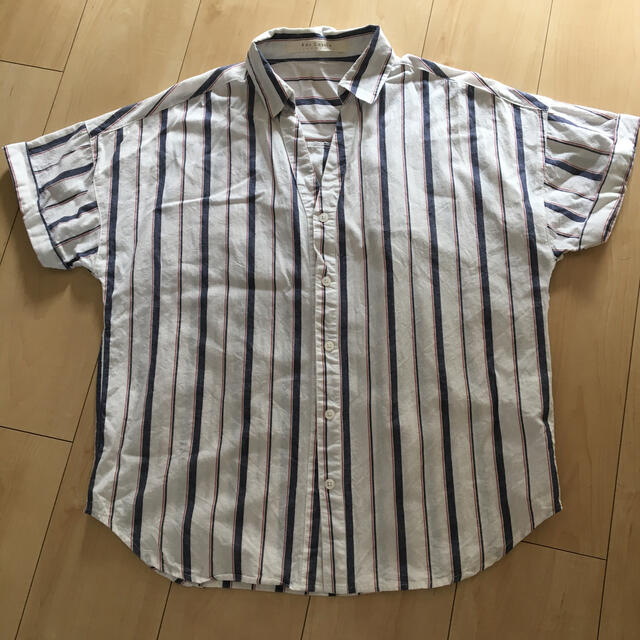 RayCassin(レイカズン)のレイカズン　スキッパーシャツ　半袖 レディースのトップス(シャツ/ブラウス(半袖/袖なし))の商品写真
