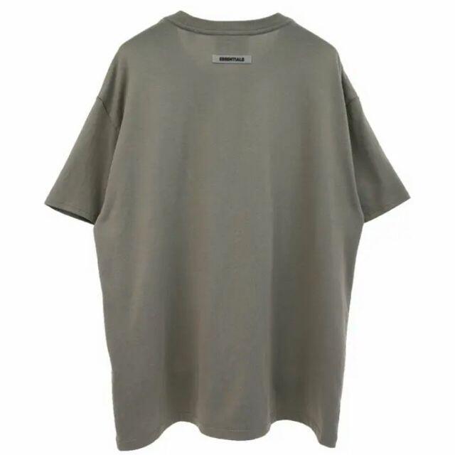 ESSENTIAL DESIGNS(エッセンシャルデザイン)のFOG　Fear Of God Essentials チャコール Logo S メンズのトップス(Tシャツ/カットソー(半袖/袖なし))の商品写真