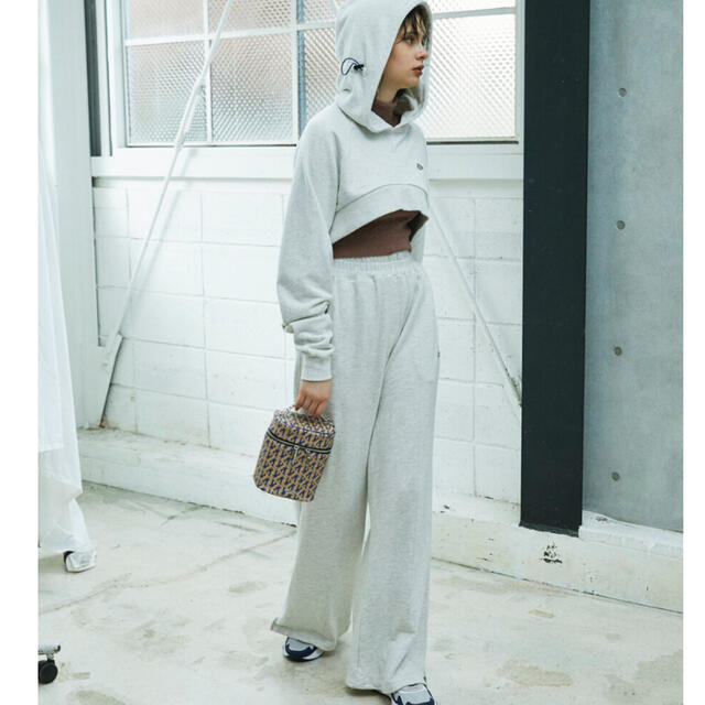 ALEXIA STAM(アリシアスタン)のjuemi EMB Crease Wide Sweat Pants セットアップ レディースのレディース その他(セット/コーデ)の商品写真