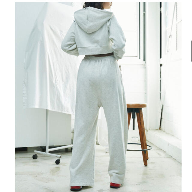 ALEXIA STAM(アリシアスタン)のjuemi EMB Crease Wide Sweat Pants セットアップ レディースのレディース その他(セット/コーデ)の商品写真