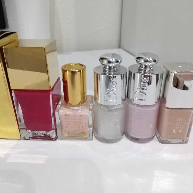 Dior(ディオール)のDior  YSL  ESTEE LAUDER ネイル４本セット コスメ/美容のネイル(マニキュア)の商品写真