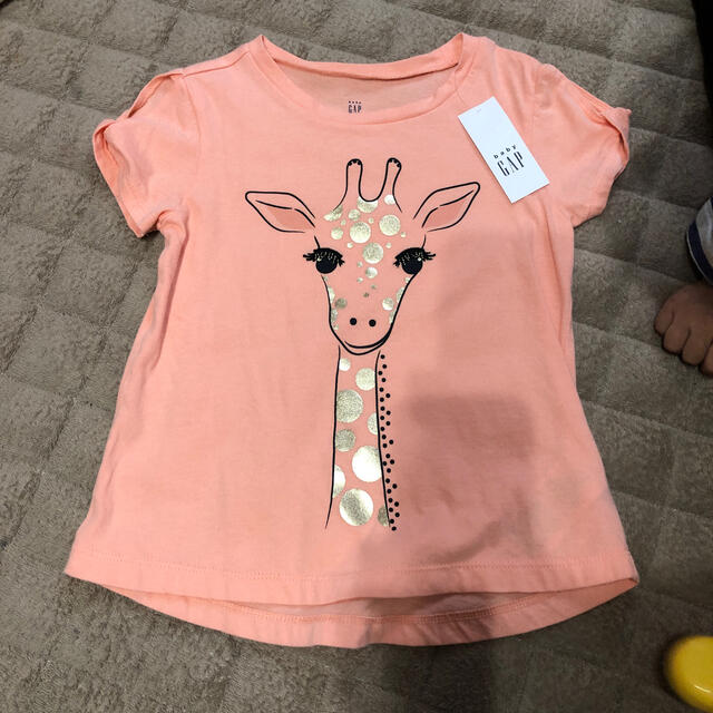 GAP(ギャップ)の新品未使用【GAP】Tシャツ　105センチ キッズ/ベビー/マタニティのキッズ服女の子用(90cm~)(Tシャツ/カットソー)の商品写真