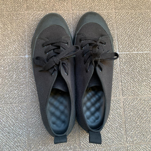UNIQLO(ユニクロ)のユニクロ　ブラック　スニーカー メンズの靴/シューズ(スニーカー)の商品写真