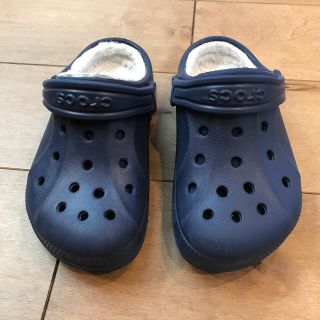 クロックス(crocs)のクロックス☆ボアサンダル☆キッズ☆17.5〜18cm(サンダル)