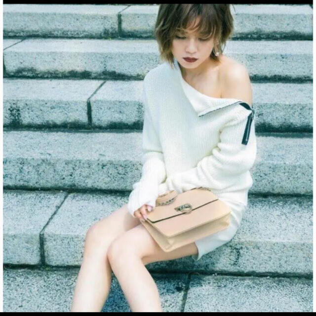 夏・お店屋さん 【mauve×宇野実彩子】フラッフィーファーハンドバッグ