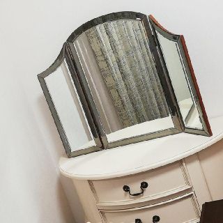 LAURA ASHLEY(ドレッサー/鏡台)のフリマアイテム一覧 LAURA ASHLEY(ドレッサー/鏡台)のフリマアイテム一覧