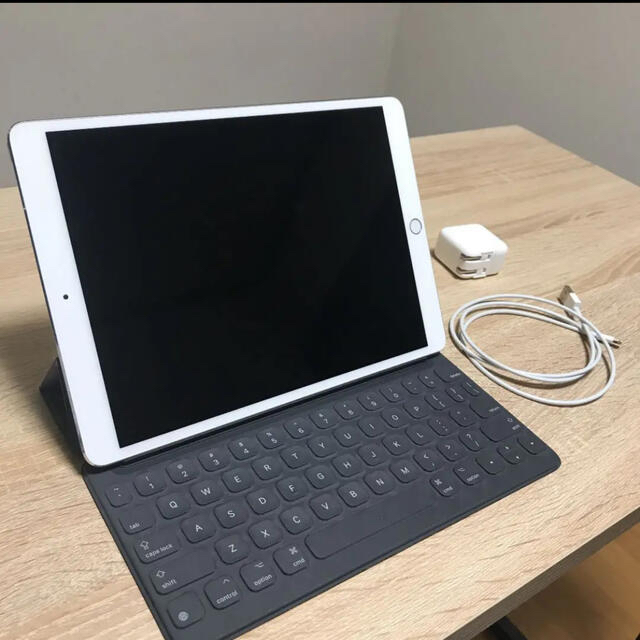 iPad Pro 10.5インチ　256GB SIMフリー　キーボード付き