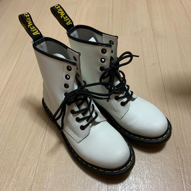 Dr.Martens(ドクターマーチン)のたかちん様専用　Dr.Martens ドクターマーチン 白ブーツ 8ホール　　 レディースの靴/シューズ(ブーツ)の商品写真