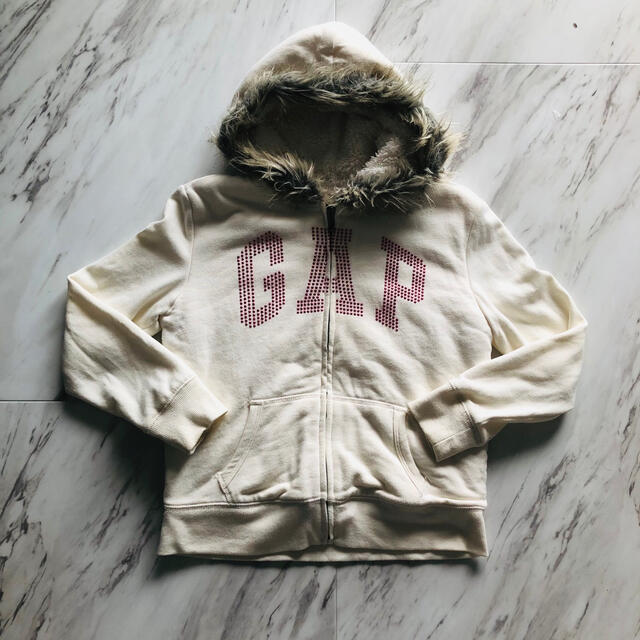 GAP Kids(ギャップキッズ)のGAP ファー付き 裏ボア パーカー キッズ/ベビー/マタニティのキッズ服女の子用(90cm~)(ジャケット/上着)の商品写真