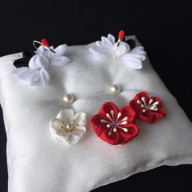 つまみ細工のリングピロー 鶴とお花の通販 by chinmari's shop|ラクマ