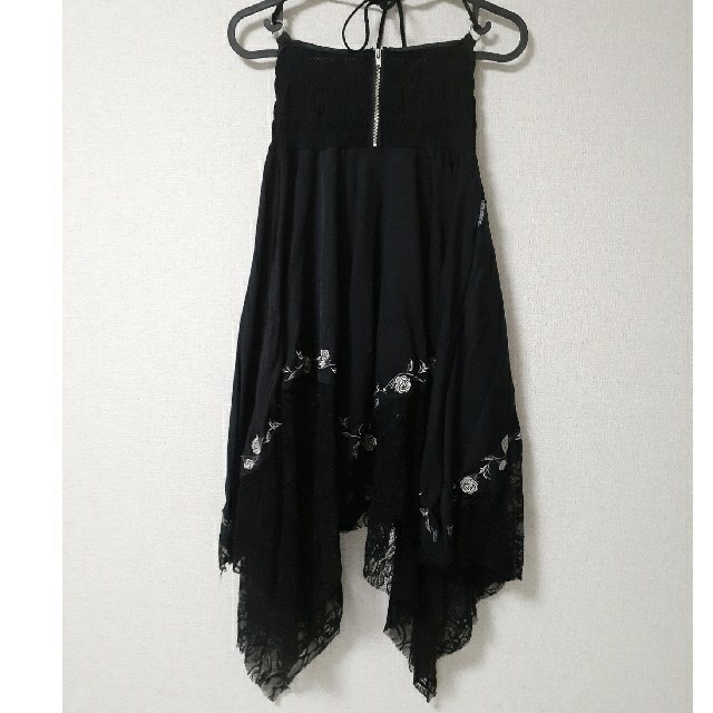 OZZON(オッズオン)のOZZONESTE 変形スカート薔薇刺繍 ブラック レース  レディースのスカート(ひざ丈スカート)の商品写真