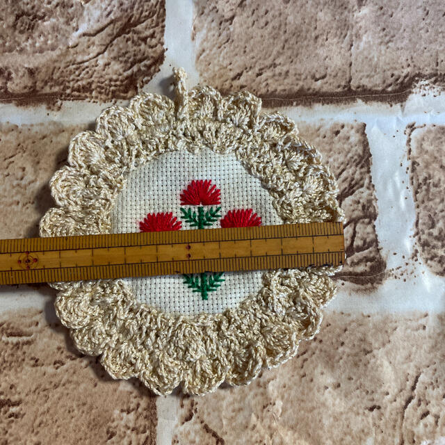 アザミの刺繍 壁飾り 花の刺繍 母の日 カーネーション 地刺し