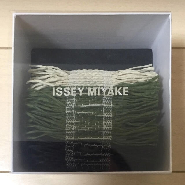 ISSEY MIYAKE(イッセイミヤケ)の未使用★イッセイミヤケ バングル レディースのアクセサリー(ブレスレット/バングル)の商品写真