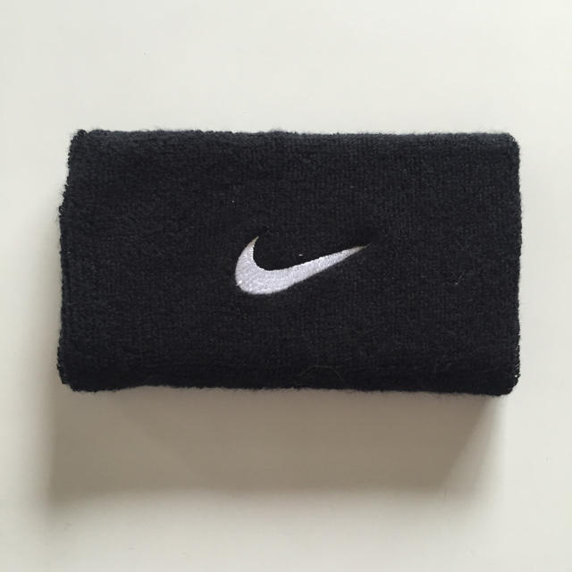 NIKE(ナイキ)の新品 ナイキ  長めリストバンド スポーツ/アウトドアのスポーツ/アウトドア その他(バレーボール)の商品写真