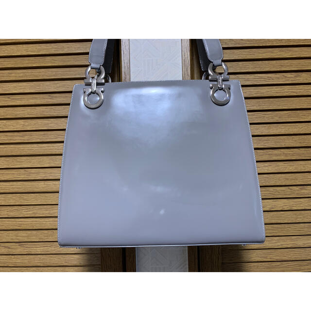 大幅値下げ ショルダーバッグ フェラガモ 新品未使用 再販 バッグ