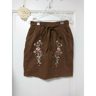 花柄刺繍 ブラウンタイトスカート M(ひざ丈スカート)
