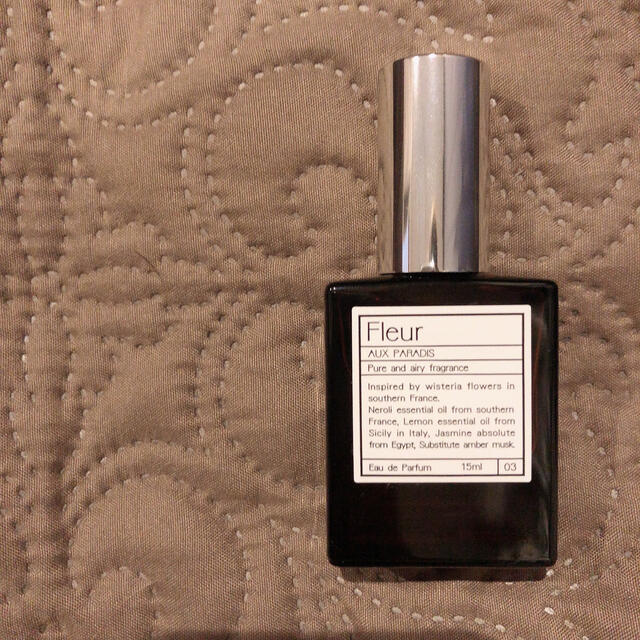 AUX PARADIS(オゥパラディ)のAUX PARADIS フルール　15ml　オードパルファム　 コスメ/美容の香水(香水(女性用))の商品写真