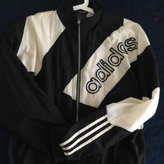 アディダス(adidas)のadidasジャケット(ナイロンジャケット)